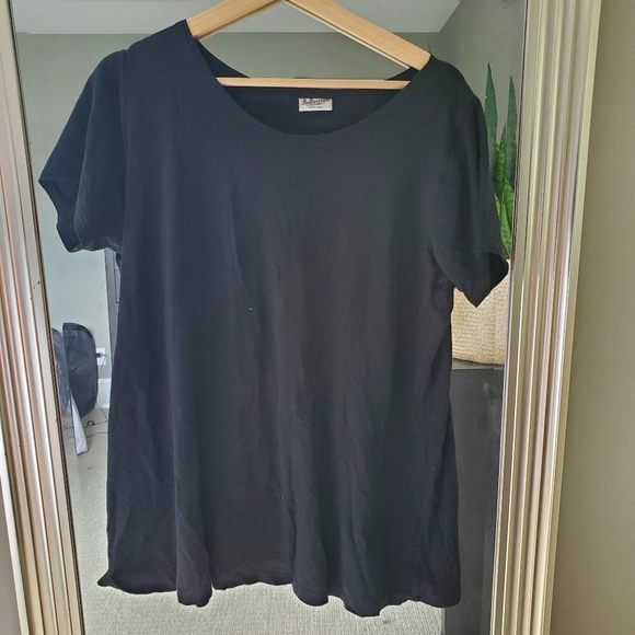 Black Buttercream Tshirt 1x - Picture 1 of 3